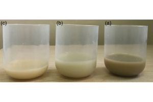 Lait maternel de couleur verte