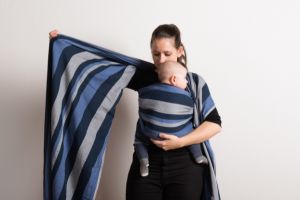 L'art du portage en écharpe de bébé